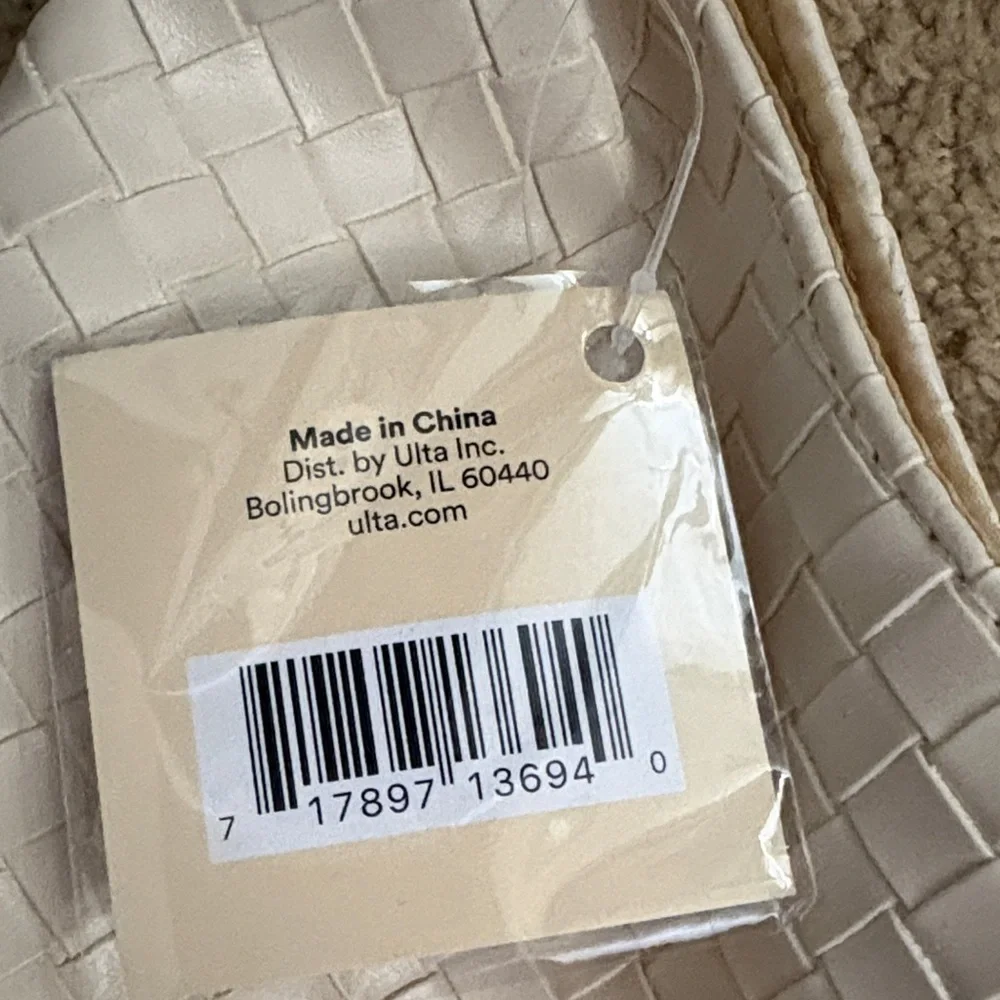 Ulta Beauty Ivory Woven Hobo Shoulder Bag New With Tags Magnetic Clasp